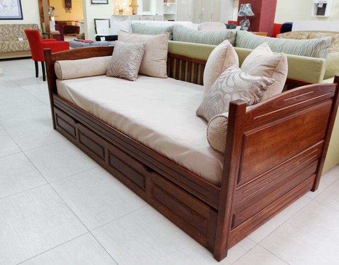 krevet sofa masiv